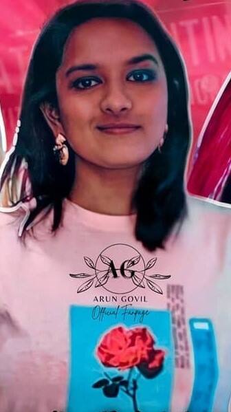 अरुण गोविल की बेटी सोनिका गोविल सोशल मीडिया पर काफी एक्टिव रहती हैं हालांकि उनके ये अकाउंट प्राइवेट हैं.