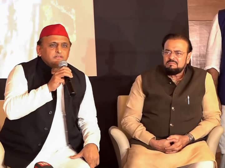 Akhilesh Yadav Mumbai Visit: अखिलेश यादव मुंबई में कहा कि बीजेपी की क्या रणनीति है, कभी किसी को समझ नहीं आता. उन्होंने कहा कि बीजेपी समाज को तोड़ती, बंटवारा करती और हिस्सा छीनती है.