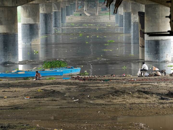 Yamuna Crosses Danger Mark In Delhi After Haryana Releases Over 2 Lakh Cusecs Of Water From Hathni Kund Barrage Delhi On High Alert As Yamuna Crosses Danger Level, Evacuation To Begin When It Breaches 206 Metres Mark