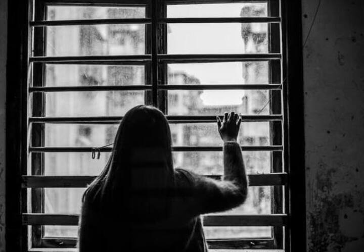 ਬੁਰੀਆਂ ਯਾਦਾਂ ਨਾਲ ਜੁੜੀਆਂ ਭਾਵਨਾਵਾਂ ਨੂੰ ਸਵੀਕਾਰ ਕਰੋ। ਅਜਿਹਾ ਕਰਨ ਨਾਲ ਤੁਹਾਨੂੰ ਗੁੱਸਾ ਵੀ ਆਵੇਗਾ ਅਤੇ ਤੁਸੀਂ ਪਰੇਸ਼ਾਨ ਵੀ ਹੋਵੋਗੇ। ਪਰ ਇਸ ਭਾਵਨਾ ਨੂੰ ਦੂਰ ਕਰਨਾ ਬਹੁਤ ਜ਼ਰੂਰੀ ਹੈ। ਗੁੱਸਾ ਆਉਣਾ ਅਤੇ ਰੋਣਾ ਜੀਵਨ ਨੂੰ ਹਲਕਾ ਕਰ ਦਿੰਦਾ ਹੈ। ਜੇਕਰ ਤੁਸੀਂ ਆਪਣੀਆਂ ਭਾਵਨਾਵਾਂ ਨੂੰ ਸਵੀਕਾਰ ਕਰ ਰਹੇ ਹੋ, ਤਾਂ ਸਮਝੋ ਕਿ ਇਹ ਤੁਹਾਡੀ ਸਿਹਤਯਾਬੀ ਦੀ ਪਹਿਲੀ ਦਿਸ਼ਾ ਹੈ।