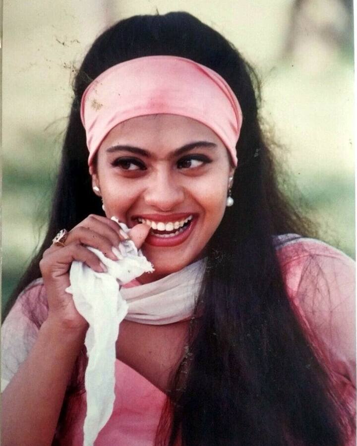 काजोल ने 1992 में आई फिल्म बेखुदी से अपने करियर की शुरुआत की थी. जिसके अगले ही साल शाहरुख खान के साथ आई फिल्म 'बाजीगर' ने उन्हें रातोंरात स्टार बना दिया.