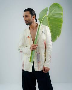 'यारियां' एक्टर ने पत्ते के साथ करवाया ऐसा फोटोशूट कि लोगों की बंद नहीं हुई हंसी, बोले- 'उर्फी को टक्कर देने निकले हो भाई'