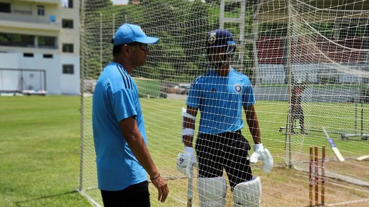 এই ক্যারিবিয়ান সফরেই প্রথমবার ভারতীয় টেস্ট দলে ডাক পেয়েছেন যশস্বী জয়সওয়াল। অনুশীলনে দ্রাবিড়ের সঙ্গে তাঁকে বেশ খানিকক্ষণ কথা বলতে দেখা যায়।