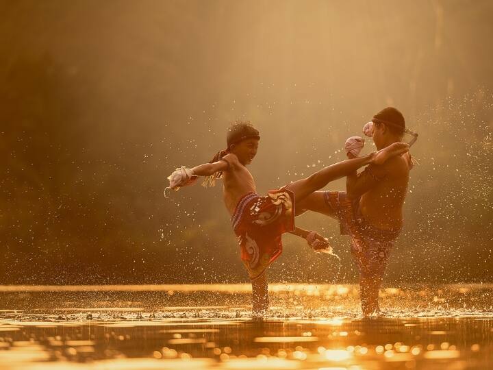 शिक्षा विशेषज्ञ डॉक्टर टेरेसा बेल्टन ने बीबीसी को बताया कि बच्चों का निरंतर सक्रिय रहना उनकी रचनात्मकता के विकास को प्रभावित कर सकता है.