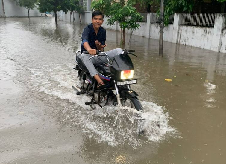 Gujarat Rain: Due to heavy rain in Gandhinagar flood like situation in Itadara village Gujarat Ran: ગાંધીનગરના માણસામાં ફાટ્યું આભ, ઈટાદરા ગામમાં જળબંબાકારની સ્થિતિ