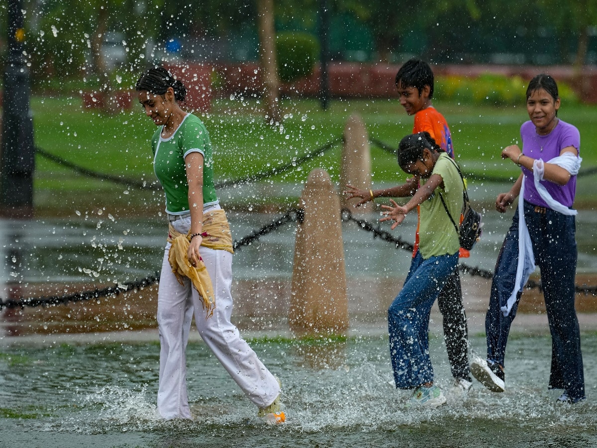 Monsoon Health Tips: ચોમાસામાં વરસાદમાં પલળ્યા બાદ કરો આ ચીજોનું સેવન, શરદી-ઉધરસ આસપાસ પણ નહીં ફરકે