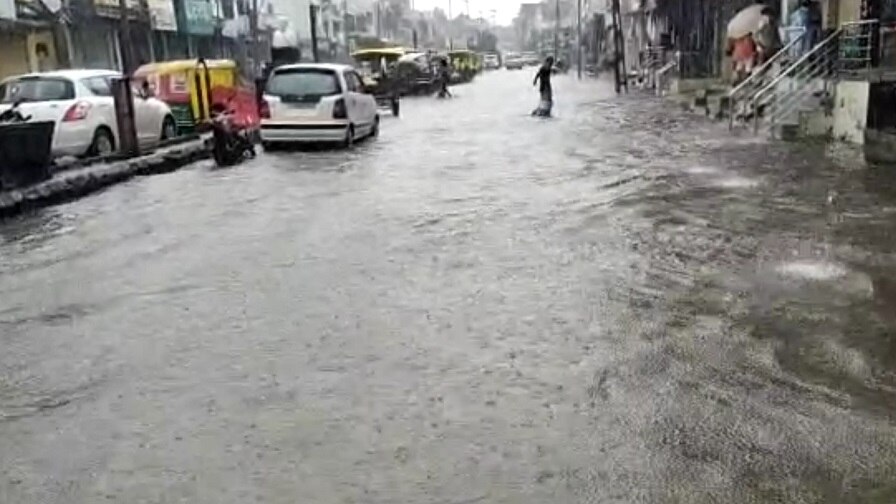 Rain: અરવલ્લી જિલ્લામાં ભારે વરસાદ, માહોર નદીના પાણી દેરોલ ગામમાં ઘૂસ્યા