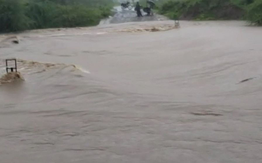 Rain: અરવલ્લી જિલ્લામાં ભારે વરસાદ, માહોર નદીના પાણી દેરોલ ગામમાં ઘૂસ્યા