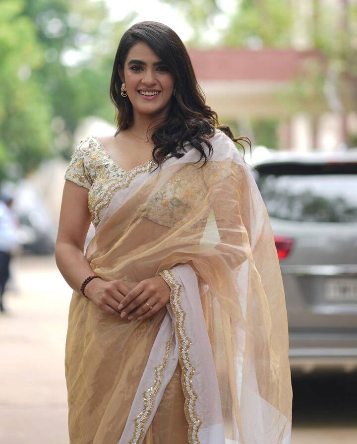 ఇందులో హీరో సెక్రెటరీగా నటించి మెప్పింది. Photo Credit: Kavya Thapar/ instagram