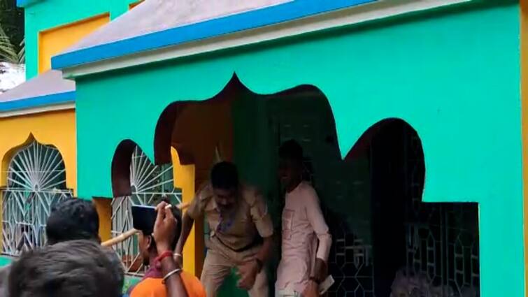 Panchayat Election: 2 Constables of Calcutta Police attacked in Nadia Gangnapur while on polling duty Panchayat Election: ভোটের ডিউটিতে গিয়ে গাংনাপুরে আক্রান্ত কলকাতা পুলিশের ২ কনস্টেবল