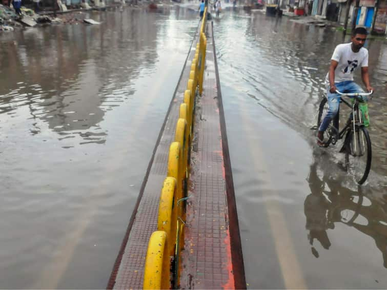 UP: 34 Dead In 24 Hours Due To Lightning Strikes, Drowning Amid Heavy Rainfall UP: 34 Dead In 24 Hours Due To Lightning Strikes, Drowning Amid Heavy Rainfall