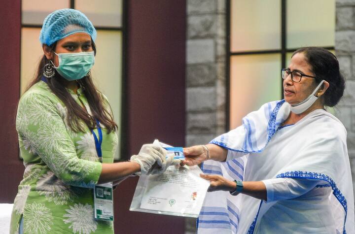 বিভিন্ন স্তরের পড়শোনার জন্য় এই ক্রেডিট কার্ড ব্যবহার করা যায়। যেকোনও স্বীকৃত বোর্ডের অধীনে কোনও প্রতিষ্ঠানে সেকেন্ডারি স্তর থেকে শুরু করে উচ্চশিক্ষা পর্যন্ত এর সুবিধা মিলবে। মাধ্যমিক, উচ্চ মাধ্যমিক, স্নাতক, স্নাতকোত্তর স্তরের পড়াশোনার জন্য এই ক্রেডিট কার্ড ব্যবহার করা যায়।