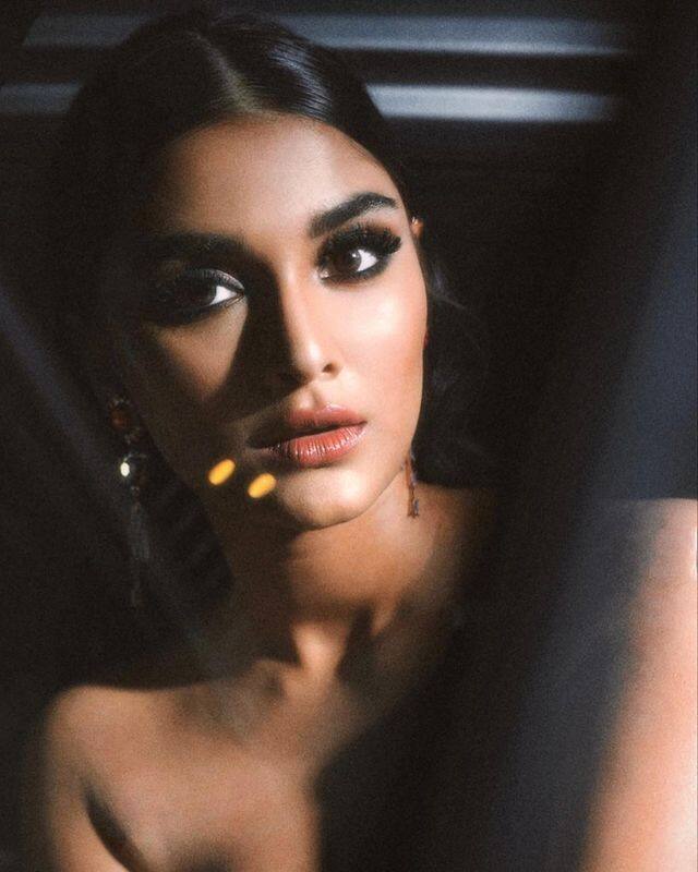 सई मांजरेकर हिने बॉलिवूड अभिनेता सलमान खानसोबत 'दबंग 3' या चित्रपटातून आपला बॉलिवूड डेब्यू केला.