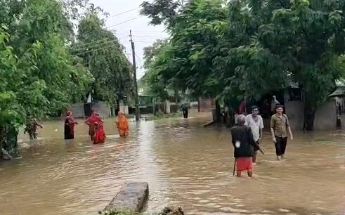 Aravalli Rain: અરવલ્લી જિલ્લામાં અનરાધાર વરસાદ, બજારમાં નદીની જેમ પાણી વહેતા થયા