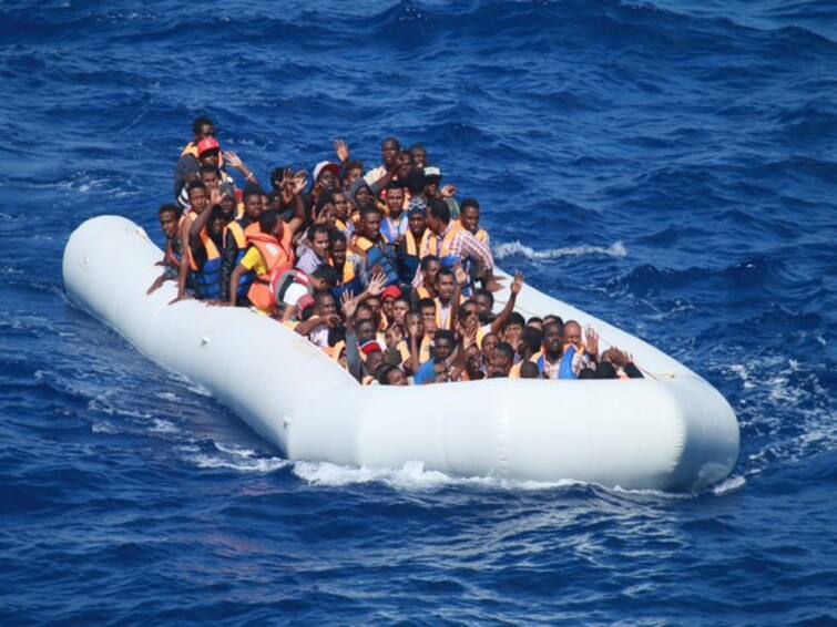 Migrant boat from Senegal carrying 300 people missing at sea near Spanish's Canary Islands Boat Missing: படகில் சென்ற 300 பேர்...நடுக்கடலில் மர்மம்...ஸ்பெயினில் அதிர்ச்சி சம்பவம்..