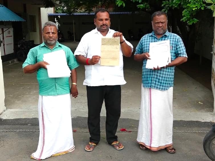 Villupuram The brothers complained against the official who asked for a bribe of 50 thousand to register the house land TNN விழுப்புரம் அருகே வீட்டு மனையை பத்திர பதிவு செய்ய ரூ. 50 ஆயிரம் லஞ்சம்; ஊழியர்கள் மீது சகோதரர்கள் புகார்