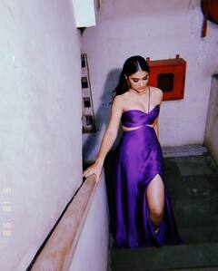 Saiee Manjrekar: महेश मांजरेकरांच्या लेकीच्या सप्तरंगी अदा व्हायरल, सई मांजरेकर दिसतेय सुंदर