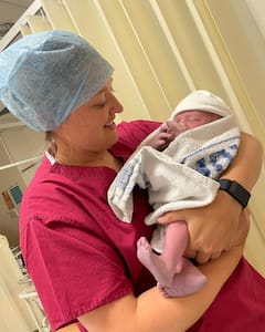 In Pics: इंग्लैंड की पूर्व महिला क्रिकेटर सारा टेलर बनीं मां, लेस्बियन पार्टनर डियाना मेन ने बेबी बॉय को दिया जन्म