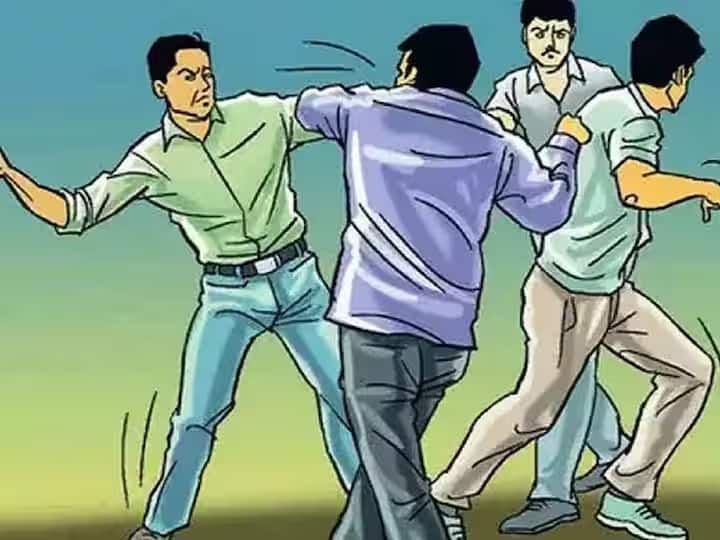 Maharashtra Jalgaon News two groups clashed at a religious place five people injured Appeal from police not to spread rumours Maharashtra Jalgaon News : जळगावमध्ये धार्मिक स्थळावरून दोन गटात राडा, पाच जण किरकोळ जखमी; पोलिसांकडून अफवा न पसरवण्याचे आवाहन