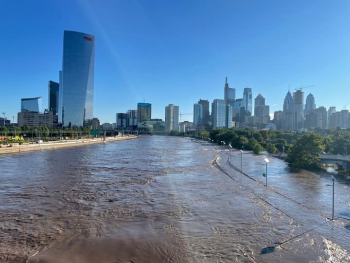 New York Floods threat looms large in US Governor  Kathy Hochul declares emergency for Orange County New York Floods: अमेरिका के न्यूयॉक में मडराया बाढ़ का खतरा, गवर्नर ने ऑरेंज काउंटी के लिए आपातकाल की घोषणा की