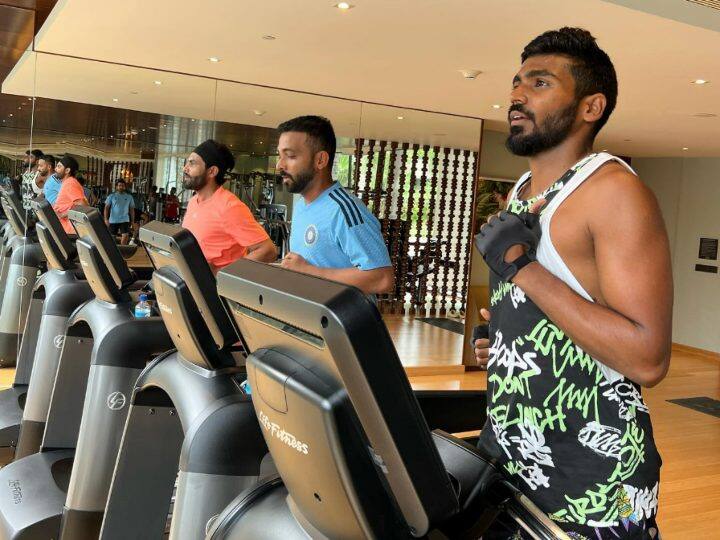India vs West Indies Srikar Bharat workout with rahane Jadeja in Gym Dominica test IND vs WI: जडेजा के साथ जिम में वर्कआउट करते दिखे श्रीकर भरत, फैन ने प्लेइंग 11 को लेकर कर दिया ट्रोल