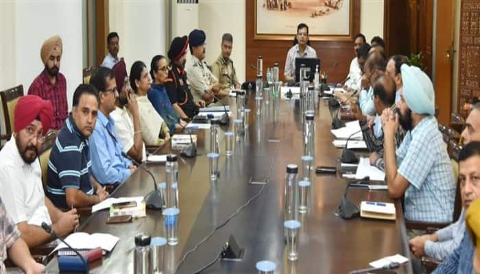 Chief Secretary Anurag Verma held a meeting with Administrative Secretaries and District Civil and Police Administration to take stock of the situation due to rain ਮੁੱਖ ਸਕੱਤਰ ਅਨੁਰਾਗ ਵਰਮਾ ਨੇ ਮੀਂਹ ਕਾਰਨ ਪੈਦਾ ਹੋਈ ਸਥਿਤੀ ਦਾ ਜਾਇਜ਼ਾ ਲੈਣ ਲਈ ਪ੍ਰਬੰਧਕੀ ਸਕੱਤਰਾਂ ਤੇ ਜ਼ਿਲਾ ਸਿਵਲ ਤੇ ਪੁਲਿਸ ਪ੍ਰਸ਼ਾਸਨ ਨਾਲ ਕੀਤੀ ਮੀਟਿੰਗ