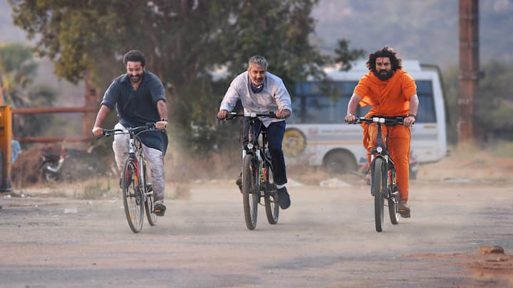 இந்தியாவில் மட்டும் கிட்டத்தட்ட 900 கோடிகளுக்கும் மேல் இப்படம் வசூலித்தது.