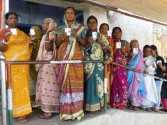 WB Panchayat Election 2023: पश्चिम बंगाल में 696 बूथों पर वोटिंग जारी, कड़ी सुरक्षा में डाले जा रहे वोट, तस्वीरें