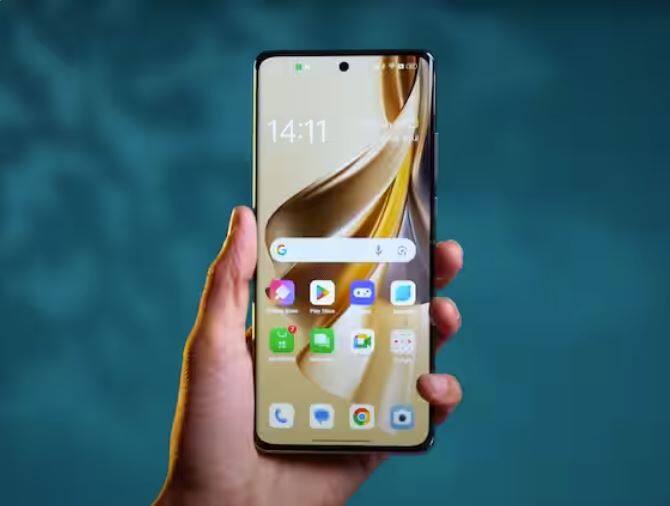 ਕੈਮਰਾ: ਤੁਹਾਨੂੰ Oppo ਦੇ ਫੋਨ ਵਿੱਚ ਇੱਕ ਟ੍ਰਿਪਲ ਕੈਮਰਾ ਸੈੱਟਅਪ ਮਿਲਦਾ ਹੈ ਜਿਸ ਵਿੱਚ 50MP IMX890 OIS ਕੈਮਰਾ + 64MP 3X ਆਪਟੀਕਲ ਜ਼ੂਮ ਅਤੇ 8MP ਅਲਟਰਾਵਾਈਡ ਕੈਮਰਾ ਹੈ। ਕੰਪਨੀ ਫਰੰਟ 'ਚ ਸੈਲਫੀ ਅਤੇ ਵੀਡੀਓ ਕਾਲਿੰਗ ਲਈ 32MP ਕੈਮਰਾ ਪੇਸ਼ ਕਰਦੀ ਹੈ। ਇੱਥੇ OnePlus One ਫੋਨ ਵਿੱਚ 50MP ਪ੍ਰਾਇਮਰੀ ਕੈਮਰਾ, 48MP ਅਲਟਰਾਵਾਈਡ ਕੈਮਰਾ ਅਤੇ 32MP ਪੋਰਟਰੇਟ ਟੈਲੀਫੋਟੋ ਲੈਂਸ ਹੈ। ਫਰੰਟ 'ਚ ਸੈਲਫੀ ਲਈ 16MP ਕੈਮਰਾ ਉਪਲਬਧ ਹੈ।