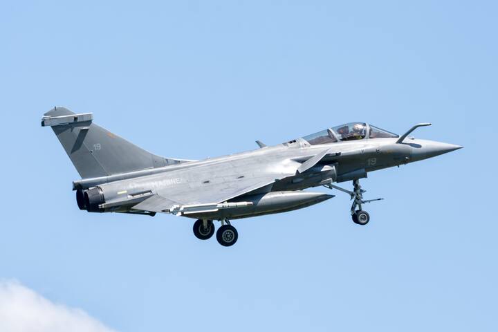 राफेल-एम जरूरत पड़ने पर प्रशिक्षण, मरम्मत, रखरखाव और उन्नयन पर बचत करने में मदद करेगा.