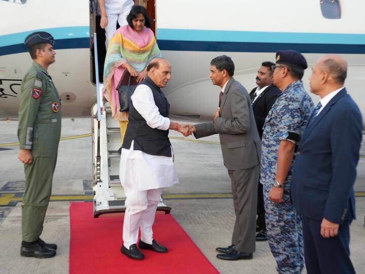 Defence Minister Rajnath Singh Reaches Malaysia On Three Day Visit Know Significance Of This Tour Rajnath Singh Malaysia Visit: तीन दिन की यात्रा पर मलेशिया पहुंचे रक्षा मंत्री राजनाथ सिंह, जानें इस दौरे के क्या हैं मायने?