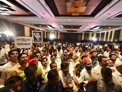 IN Pics: मुंबई में सपा कार्यकर्ताओं से मिले अखिलेश यादव, PDA की जीत का दावा, देखें तस्वीरें