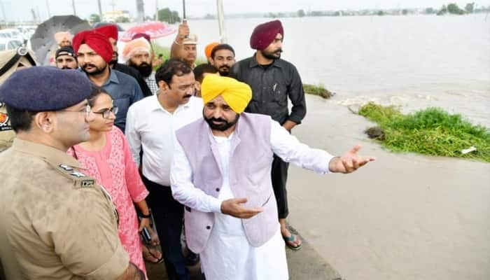 CM Bhagwant Mann reviewed the relief and rescue operations at the ground level, visited the Rain-affected areas of Mohali and Ropar districts ਸੀਐਮ ਭਗਵੰਤ ਮਾਨ ਵੱਲੋਂ ਜ਼ਮੀਨੀ ਪੱਧਰ 'ਤੇ ਰਾਹਤ ਤੇ ਬਚਾਅ ਕਾਰਜਾਂ ਦਾ ਜਾਇਜ਼ਾ, ਮੋਹਾਲੀ ਅਤੇ ਰੋਪੜ ਜ਼ਿਲ੍ਹਿਆਂ ਦੇ ਮੀਂਹ ਪ੍ਰਭਾਵਿਤ ਇਲਾਕਿਆਂ ਦਾ ਤੂਫ਼ਾਨੀ ਦੌਰਾ