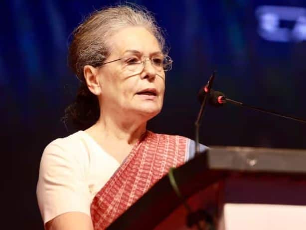 Opposition Meeting In Bengaluru Sonia Gandhi Invites 25 Parties AAP Participation Conditional Sonia Gandhi Invites 24 Parties For United Opposition's Meet On July 17, AAP's Participation Conditional