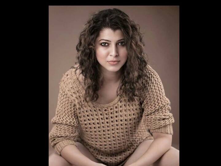 मराठी चित्रपटसृष्टीतील प्रसिद्ध अभिनेत्री तेजस्विनी पंडितनं आदिपुरुष  या चित्रपटामध्ये 