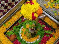 Sawan 2023: बाबा ओंकारेश्वर के दर्शन के लिए पहुंचा श्रद्धालुओं का जनसैलाब, तस्वीरों में देखें भोलेनाथ का विशेष शृंगार