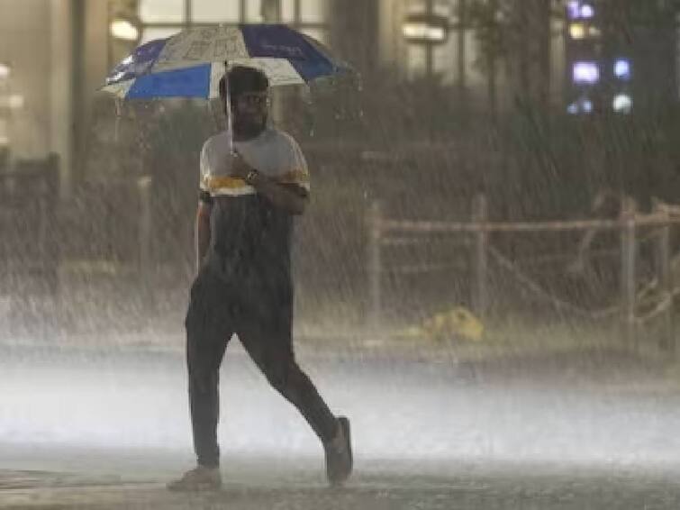 According to the Meteorological Department, there is a possibility of rain in 12 districts in Tamil Nadu in the next 3 hours. TN Rain Alert: சென்னையில் இரவில் ஜில்ஜில்...! காலை 10 மணி வரை 12 மாவட்டங்களில் மழை இருக்கு!