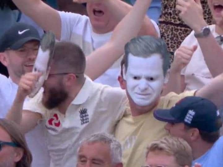 Ashes 2023 England fans mock Steve Smith crying face masks after special win at Headingley Ashes Series 2023: फेस मास्क पहन इंग्लिश फैंस ने उड़ाया स्टीव स्मिथ का मजाक, तस्वीरें हुई वायरल