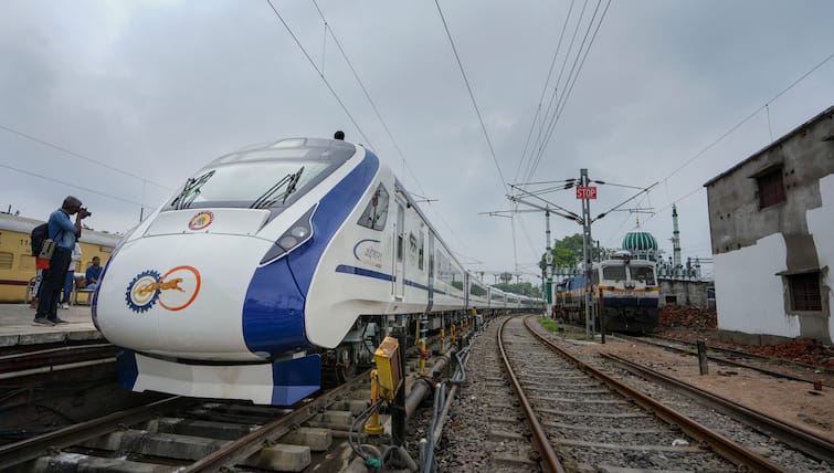 Sleeper and Metro Vande Bharat Express trains Production soon Indian Railways on mission mode Vande Bharat Express: जल्‍द चलेंगी स्‍लीपर और मेट्रो वंदे भारत एक्‍सप्रेस ट्रेनें, मिशन मोड पर काम कर रहा भारतीय रेलवे 