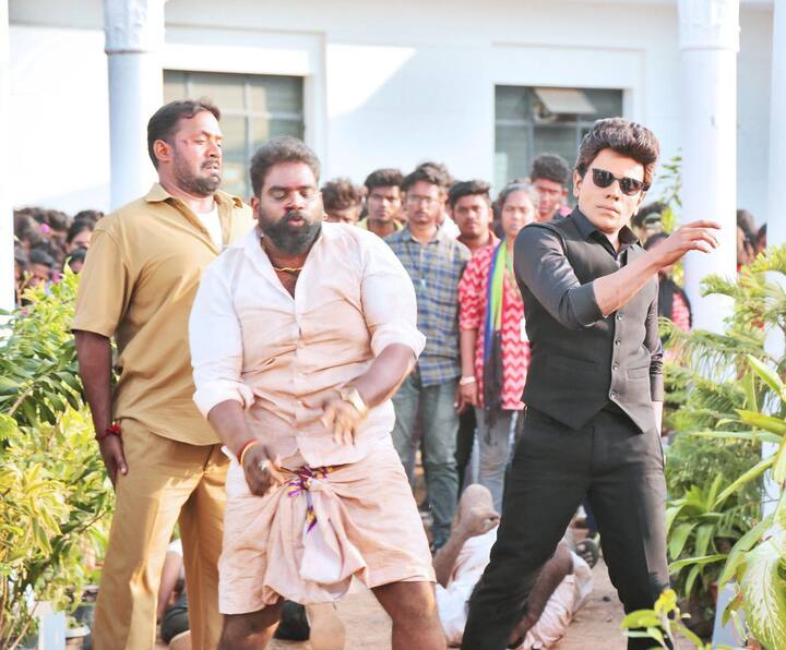 தி லெஜண்ட் என பெயரிடப்பட்ட அந்த படத்தில் ஹாரிஸ் ஜெயராஜ் இசையமைக்க, விவேக், பிரபு என சில முன்னணி நட்சத்திரங்களும் நடித்தனர். இந்த படம் கடந்த ஆண்டு ஜூலை 28 ஆம் தேதி வெளியானது.