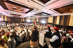 IN Pics: મુંબઈમાં સપા કાર્યકર્તાઓને મળ્યા અખિલેશ યાદવ, જુઓ તસવીરો