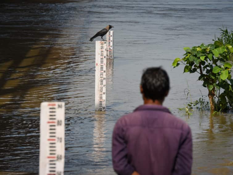 Delhi Yamuna Water Level Nears Danger Mark, CM Arvind Kejriwal Calls Meeting Delhi: Yamuna Water Level Nears Danger Mark, CM Kejriwal Calls Meeting