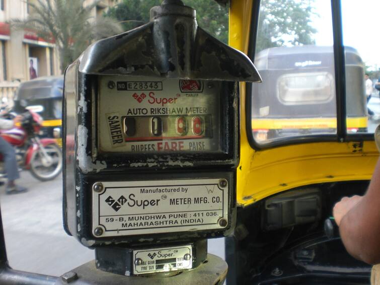 Aurangabad Crime News Absolutely fake rickshaw meter accused was arrested by the police Aurangabad: रिक्षाचे हुबेहूब बनावट मीटर बनवायचा, पण डीलरला संशय झाला अन् गेम झाला