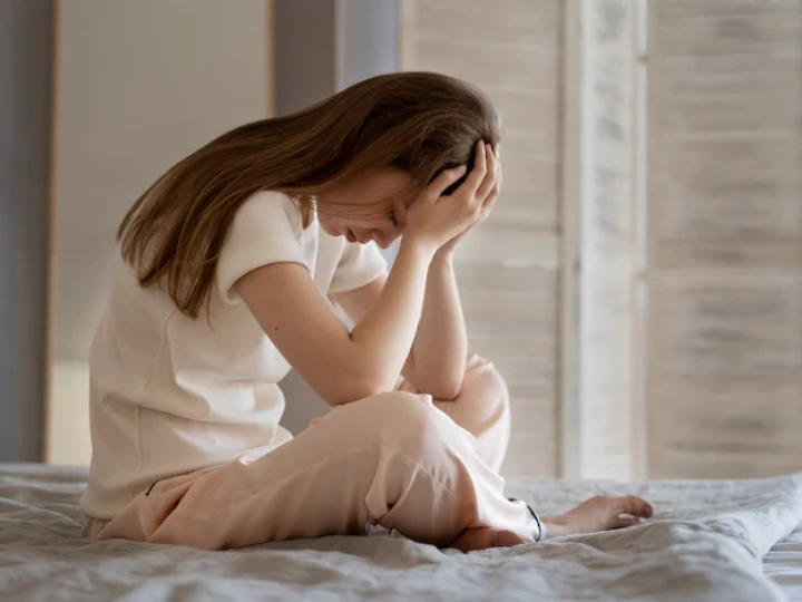 क्या आपको भी सोते वक्त सताती है चिंता... कहीं ये Anxiety तो नहीं, जानें रात में ही क्यों होती है एंजाइटी क्या आपको भी सोते वक्त सताती है चिंता... कहीं ये Anxiety तो नहीं, जानें रात में ही क्यों होती है एंजाइटी