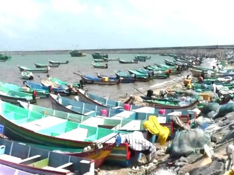 Rameswaram barge fishermen strike today More than 700 boats suspended requesting for the release of fishermen Fishermen Protest: ராமேஸ்வரம் விசைப்படகு மீனவர்கள் இன்று வேலை நிறுத்தம்.. 700 க்கும் மேற்பட்ட விசைப்படகுகள் நிறுத்தி வைப்பு..