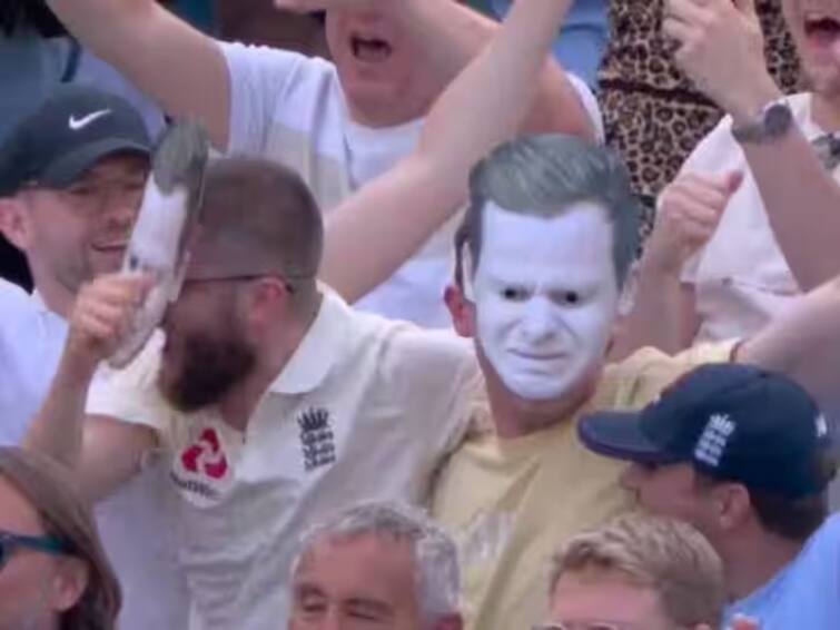 ashes 2023 england fans mock steve smith crying face masks after special win at headingley Watch Video: நூறாவது டெஸ்டில் சொதப்பிய ஸ்மித்.. வெற்றிக்கு பிறகு இங்கிலாந்து ரசிகர்கள் கிண்டல்.. வைரலாகும் வீடியோ!