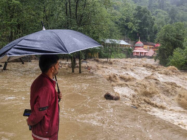 Uttarakhand weather heavy rainfall alert, helpline number released in case of disaster Uttarakhand Rain: उत्तराखंड में भारी बारिश से हाहाकार, नदियां उफान पर, कई इलाकों में भरा पानी, हेल्पलाइन नंबर जारी
