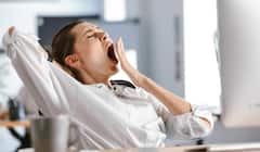 Health Tips: रात्री झोपताना अस्वस्थ वाटतं? शांत झोप लागण्यासाठी करा 'या' गोष्टी