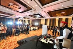 IN Pics: મુંબઈમાં સપા કાર્યકર્તાઓને મળ્યા અખિલેશ યાદવ, જુઓ તસવીરો