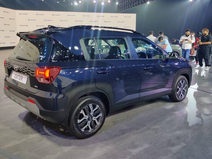 एक्सटर (Hyundai Exter) सिर्फ 1.2 लीटर पेट्रोल से लैस है लेकिन इसका सीएनजी एडिशन भी है. 1.2 लीटर पेट्रोल 83bhp का पावर देता है और 5-स्पीड मैनुअल या एएमटी ऑटोमैटिक के साथ आता है. सीएनजी एडिशन कम पावर देता है और सिर्फ मैनुअल के साथ आता है.